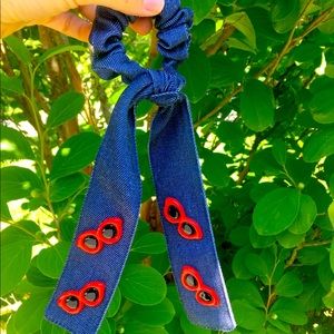 Denim ponytail holder with sunglasses